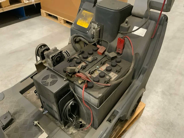 Nilfisk sr1000s b zelfrijdende veegmachine - afbeelding 4 van  15