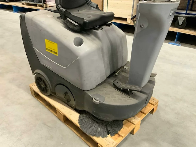 Nilfisk sr1000s b zelfrijdende veegmachine - afbeelding 12 van  15