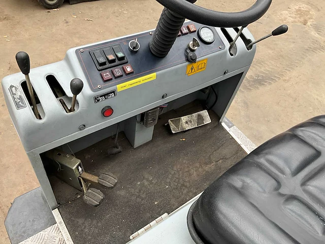 Nilfisk sr1400 veegmachine - afbeelding 2 van  11