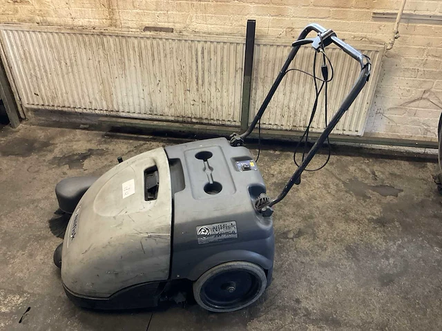 Nilfisk sw 750 veegmachine voor wegen en werven - afbeelding 2 van  5