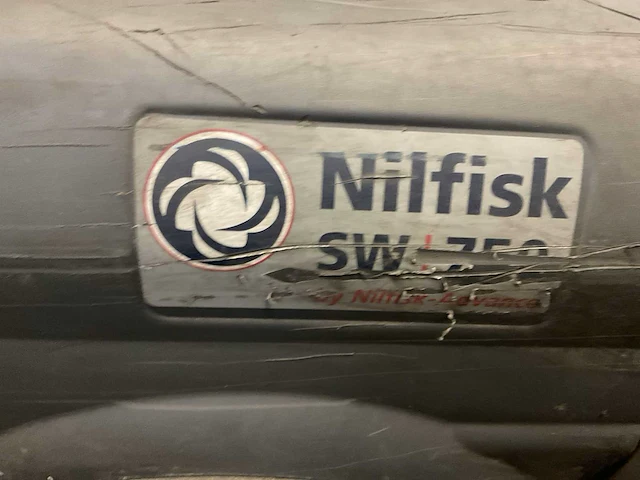 Nilfisk sw 750 veegmachine voor wegen en werven - afbeelding 3 van  5