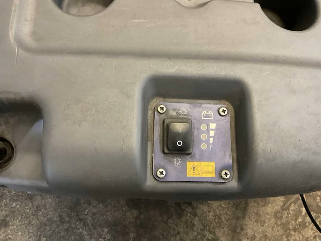 Nilfisk sw 750 veegmachine voor wegen en werven - afbeelding 4 van  5