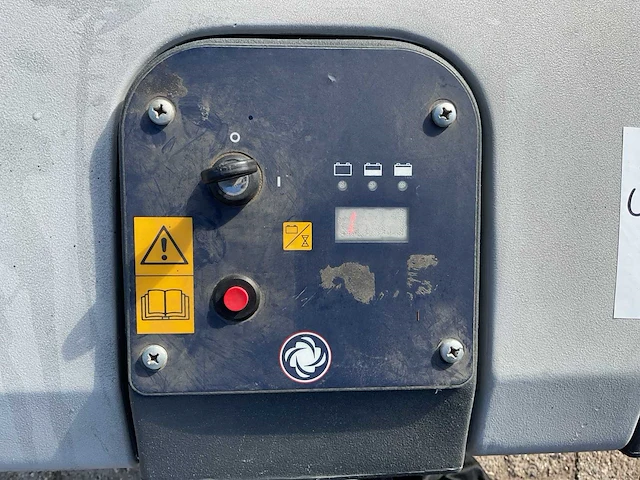 Nilfisk sw 850 s straatveegmachine - afbeelding 4 van  6