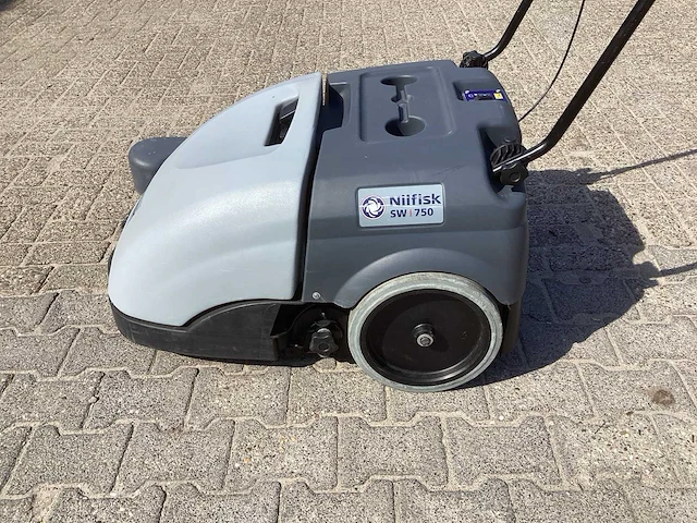 Nilfisk sw i 750 veegmachine - afbeelding 6 van  10
