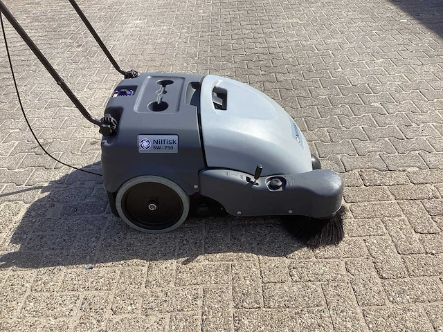 Nilfisk sw i 750 veegmachine - afbeelding 8 van  10