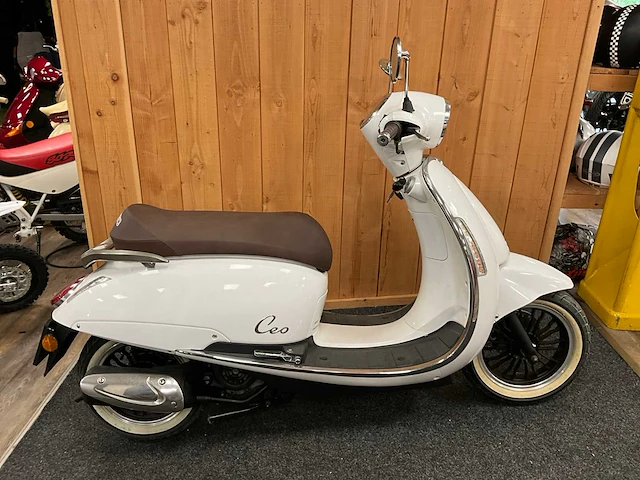 Nimoto scooter ceo motorfiets - afbeelding 1 van  12