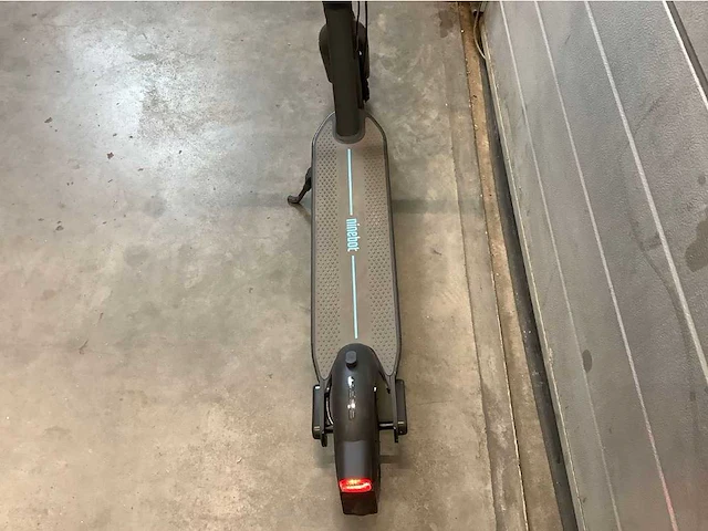 Ninebot - max g30d ii - elektrische step - afbeelding 4 van  8
