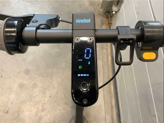 Ninebot - max g30d ii - elektrische step - afbeelding 5 van  8