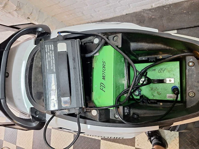 Nipponia citystar f3 25 km elektrische snorscooter - afbeelding 8 van  8