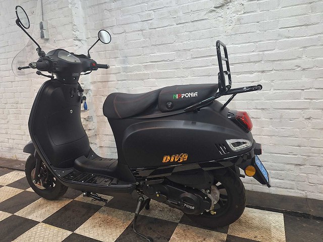 Nipponia diva 25 km snorscooter 4takt - afbeelding 3 van  7