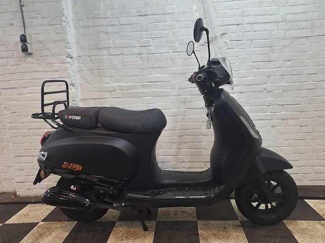 Nipponia diva 25 km snorscooter 4takt - afbeelding 6 van  7