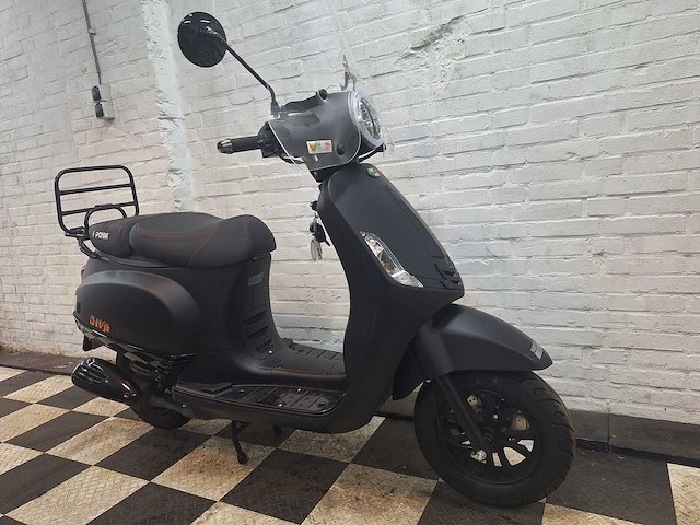 Nipponia diva 25 km snorscooter 4takt - afbeelding 7 van  7