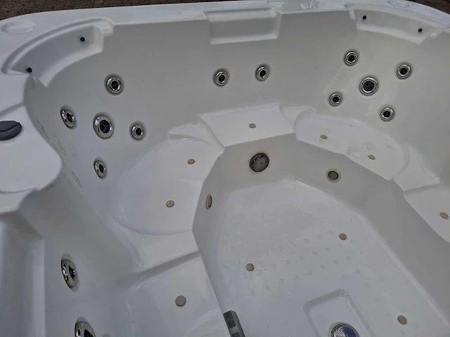 Nirwana 8 persoons jacuzzi en buitenspa - afbeelding 3 van  26