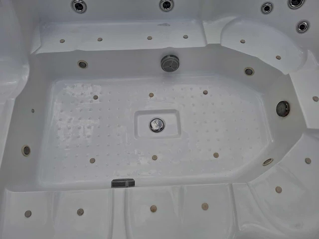Nirwana 8 persoons jacuzzi en buitenspa - afbeelding 6 van  26