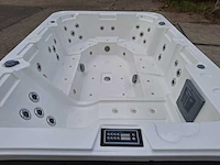 Nirwana 8 persoons jacuzzi en buitenspa - afbeelding 7 van  26