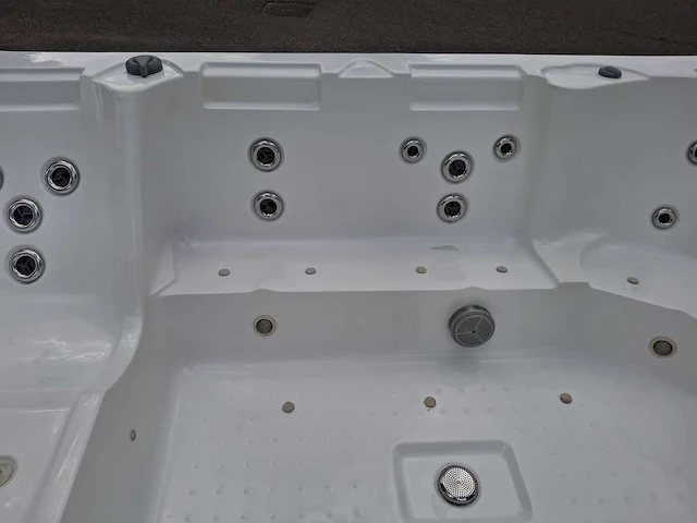 Nirwana 8 persoons jacuzzi en buitenspa - afbeelding 8 van  26