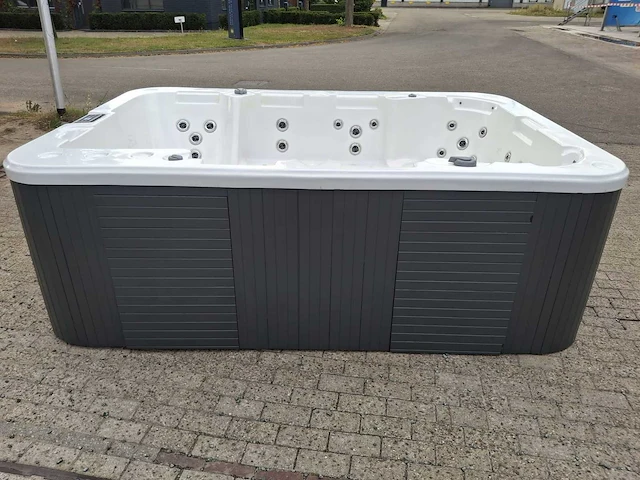Nirwana 8 persoons jacuzzi en buitenspa - afbeelding 17 van  26