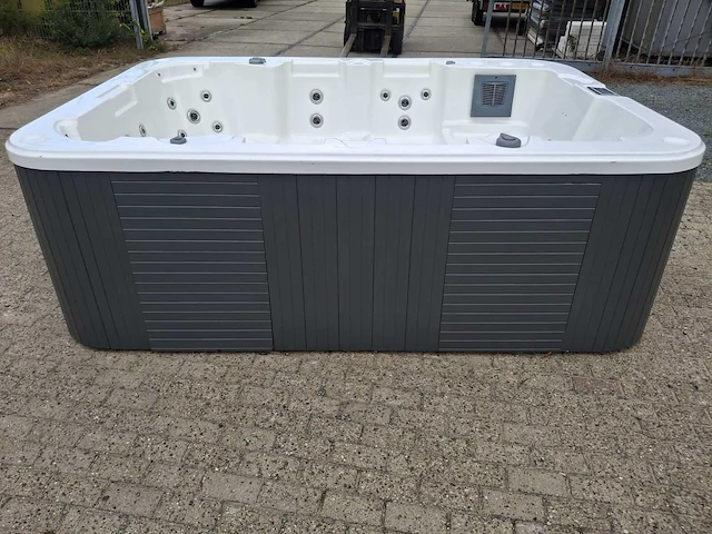 Nirwana 8 persoons jacuzzi en buitenspa - afbeelding 19 van  26