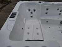 Nirwana 8 persoons jacuzzi en buitenspa - afbeelding 20 van  26