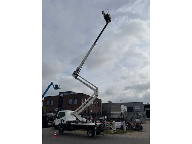 Nissan - cabstar e - 35.12 2.5 dci 340 - hoogwerker bedrijfswagen - afbeelding 4 van  37