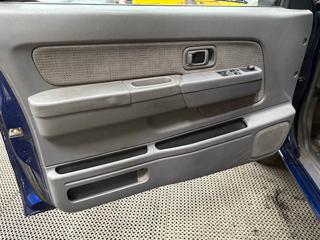 Nissan - king cab - tramp camper unit - camper - 2004 - afbeelding 38 van  47