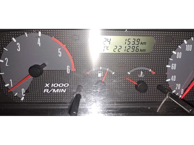 Nissan - terrano ll - 3.0 di luxury sr-b - 01-bt-ft - bedrijfswagen - afbeelding 2 van  11