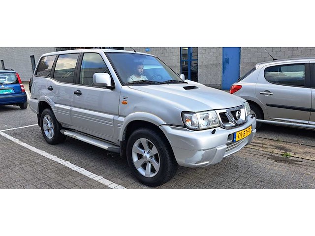 Nissan - terrano ll - 3.0 di luxury sr-b - 01-bt-ft - bedrijfswagen - afbeelding 4 van  11