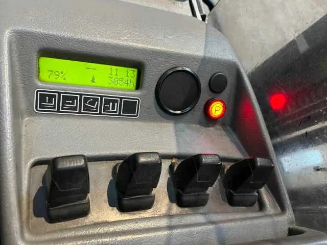 Nissan - uns161dtf - reach truck - 2007 - afbeelding 15 van  15