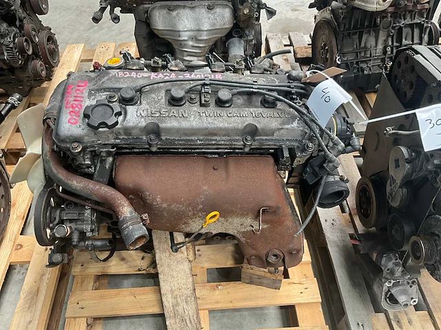 Nissan 2.4l ka24 automotor - afbeelding 1 van  5