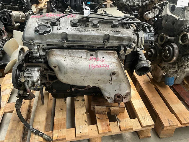 Nissan 2.4l ra24 automotor - afbeelding 1 van  5