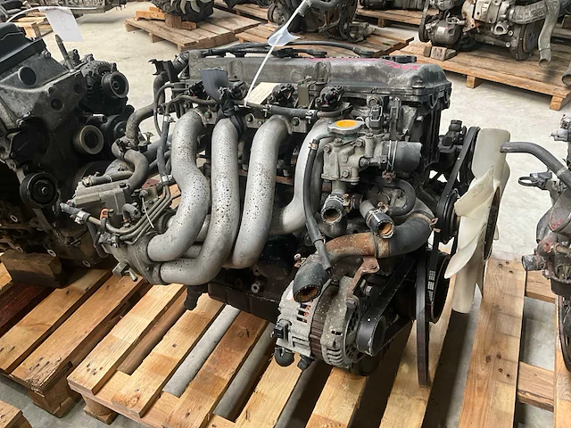 Nissan 2.4l ra24 automotor - afbeelding 4 van  5