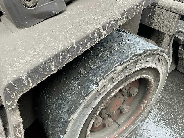 Nissan 3.2 t vorkheftruck met schepbak - afbeelding 15 van  30