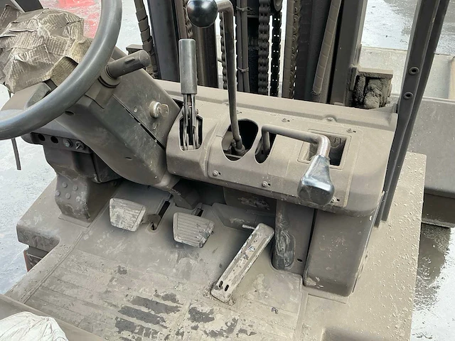 Nissan 3.2 t vorkheftruck met schepbak - afbeelding 16 van  30