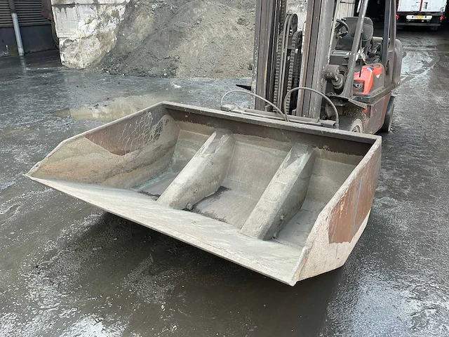 Nissan 3.2 t vorkheftruck met schepbak - afbeelding 19 van  30