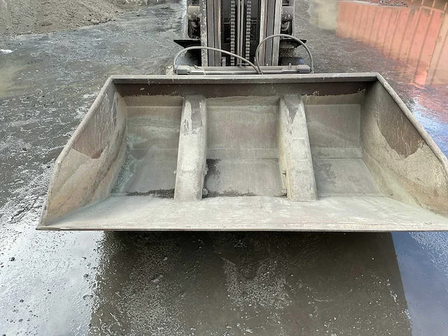 Nissan 3.2 t vorkheftruck met schepbak - afbeelding 21 van  30