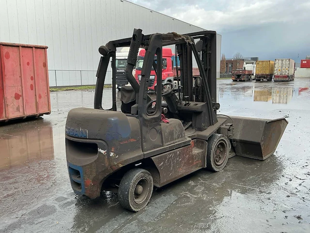 Nissan 3.2 t vorkheftruck met schepbak - afbeelding 26 van  30