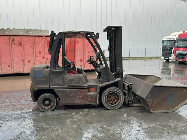 Nissan 3.2 t vorkheftruck met schepbak - afbeelding 27 van  30