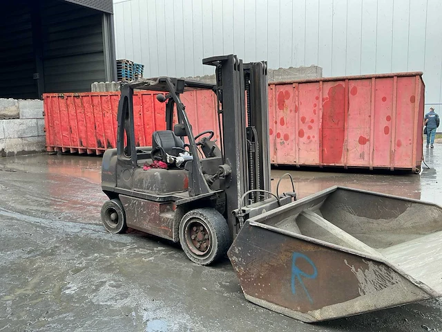 Nissan 3.2 t vorkheftruck met schepbak - afbeelding 28 van  30