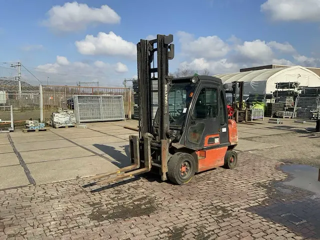 Nissan 32 vorkheftruck - afbeelding 1 van  16