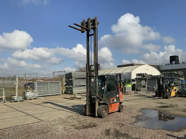 Nissan 32 vorkheftruck - afbeelding 12 van  16