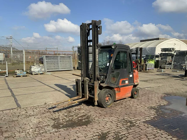 Nissan 32 vorkheftruck - afbeelding 1 van  16