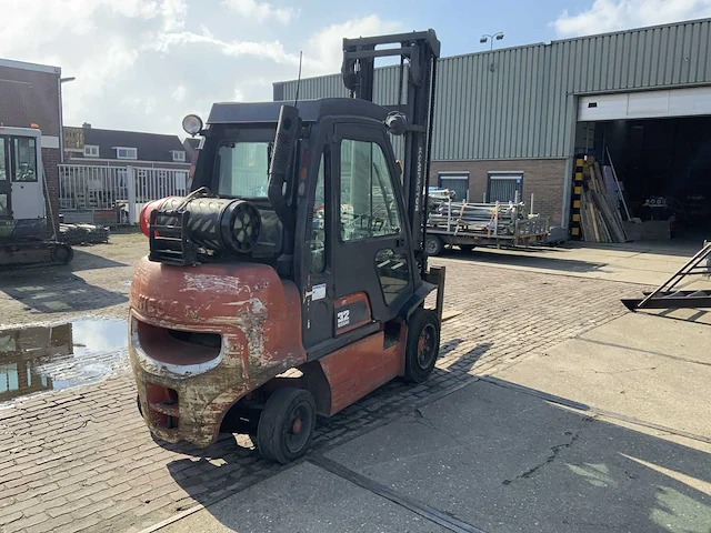 Nissan 32 vorkheftruck - afbeelding 10 van  16