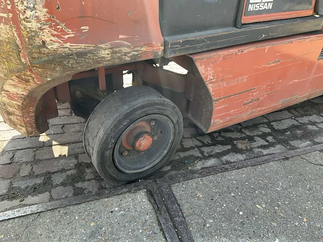 Nissan 32 vorkheftruck - afbeelding 15 van  16