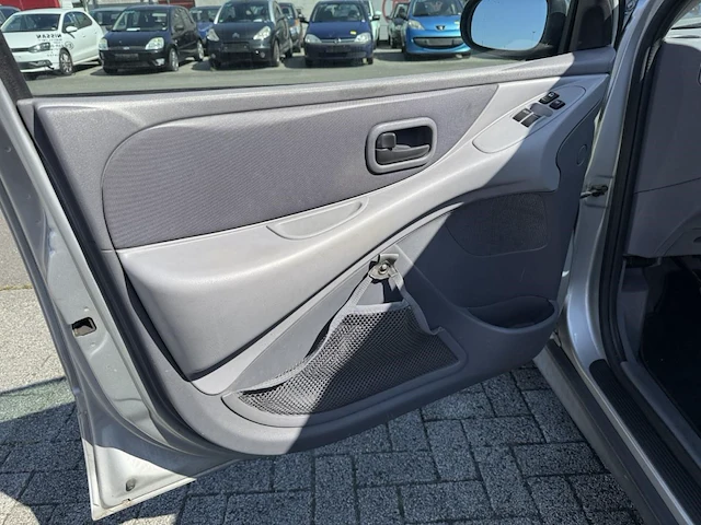Nissan almera tino visia, 2004 - afbeelding 32 van  35