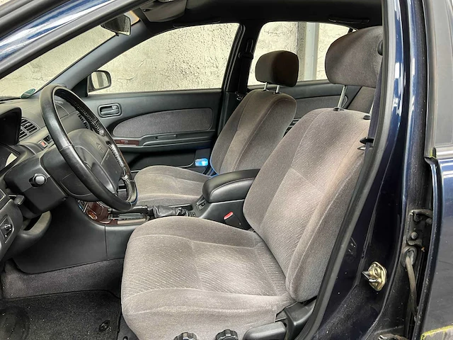 Nissan maxima qx 2.0 v6 se 140pk 1996, nl-zn-98 - afbeelding 10 van  30