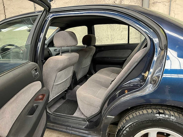 Nissan maxima qx 2.0 v6 se 140pk 1996, nl-zn-98 - afbeelding 11 van  30