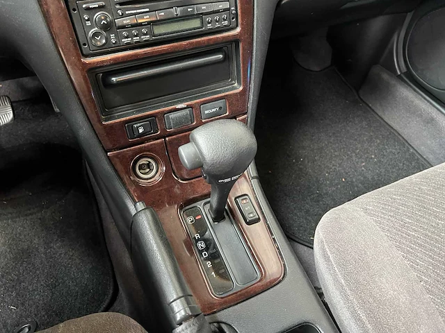 Nissan maxima qx 2.0 v6 se 140pk 1996, nl-zn-98 - afbeelding 18 van  30