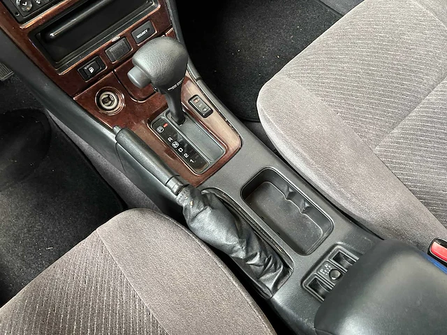 Nissan maxima qx 2.0 v6 se 140pk 1996, nl-zn-98 - afbeelding 19 van  30