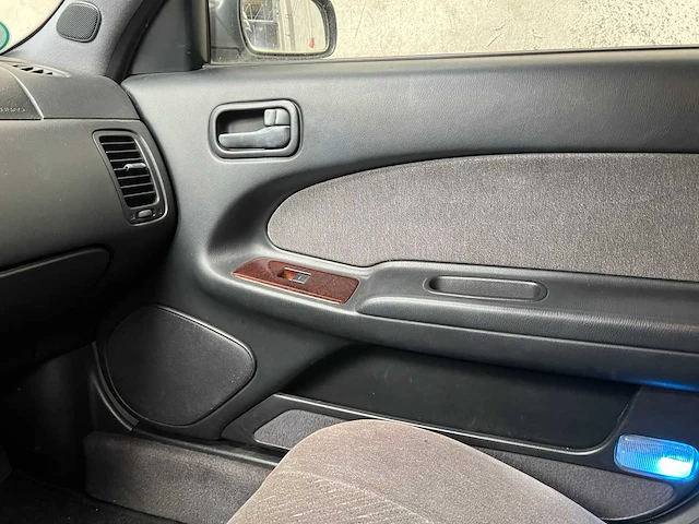 Nissan maxima qx 2.0 v6 se 140pk 1996, nl-zn-98 - afbeelding 20 van  30