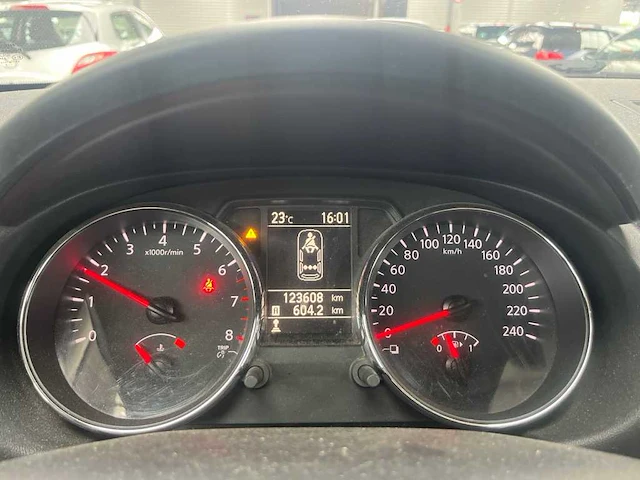 Nissan qashqai 1.6 connect edition 2013 | 30-zxg-6 - afbeelding 11 van  27